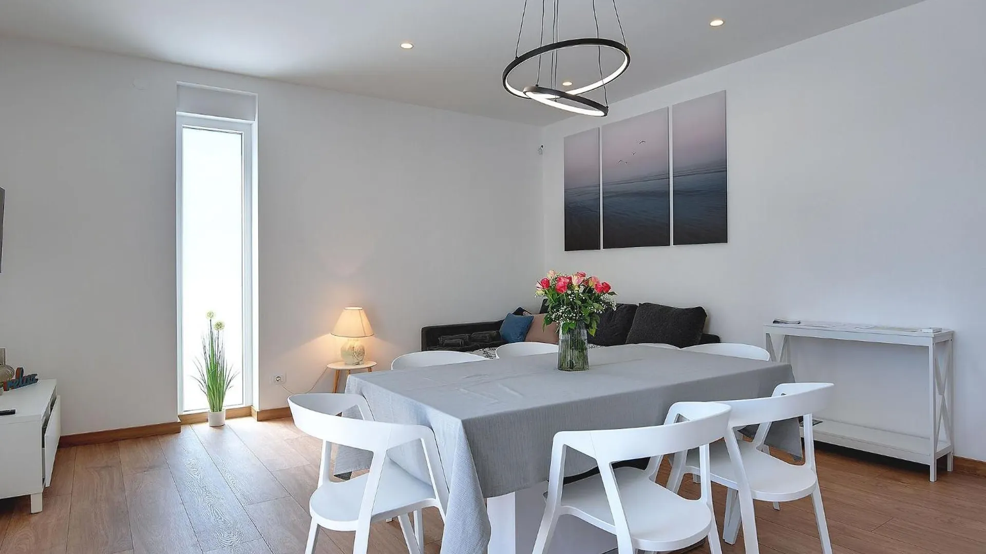 Modern Apartment With Large Covered Terrace بولا