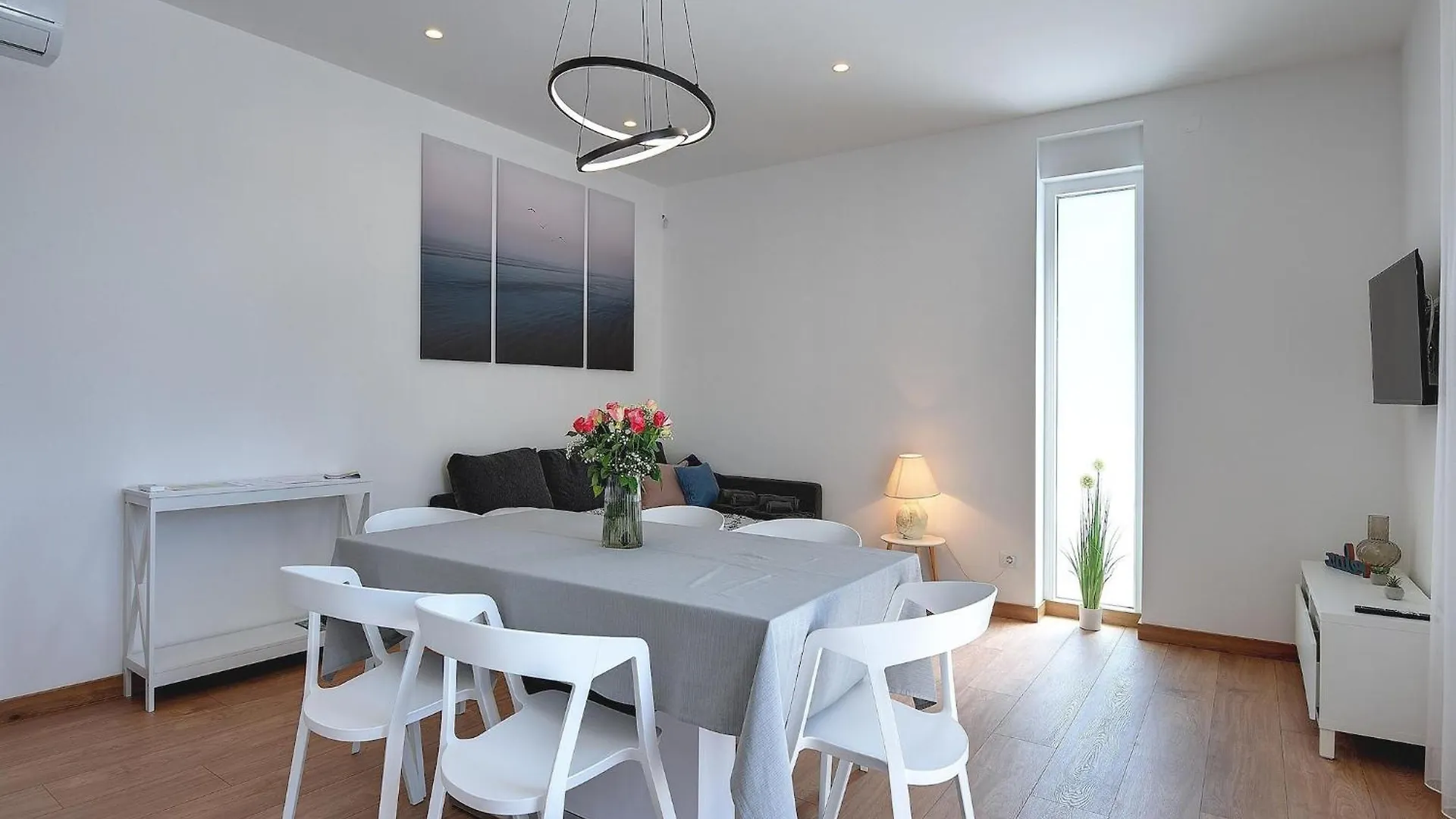 Modern Apartment With Large Covered Terrace بولا 0*,