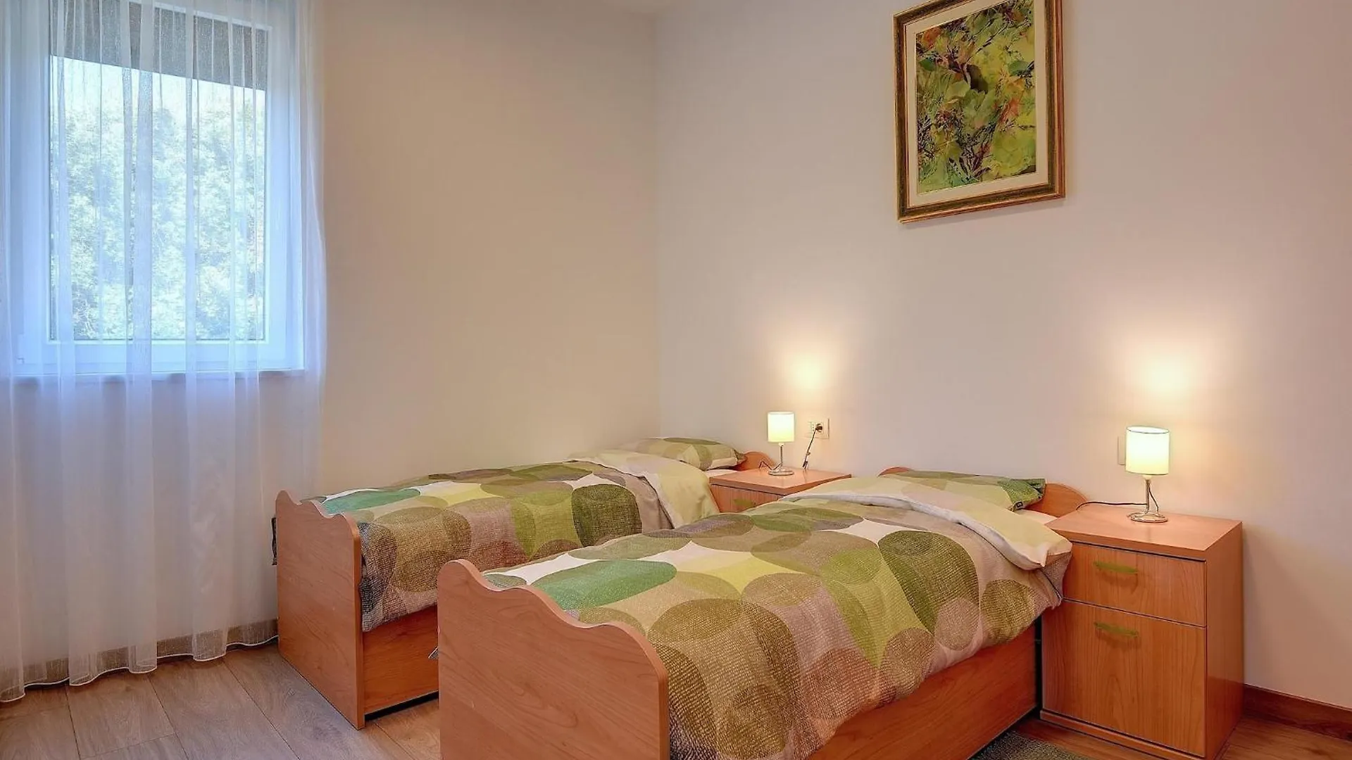 Modern Apartment With Large Covered Terrace بولا